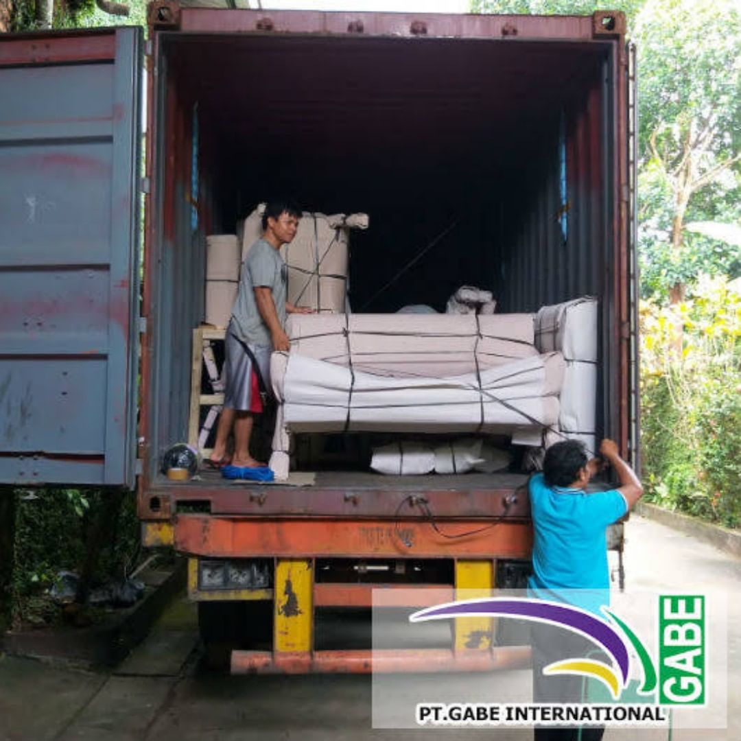 Shipment furniture to Client at PT. Gabe International, Indonesian wood furniture manufacturer, Jepara furniture exprter of wooden indoor and outdoor furniture 